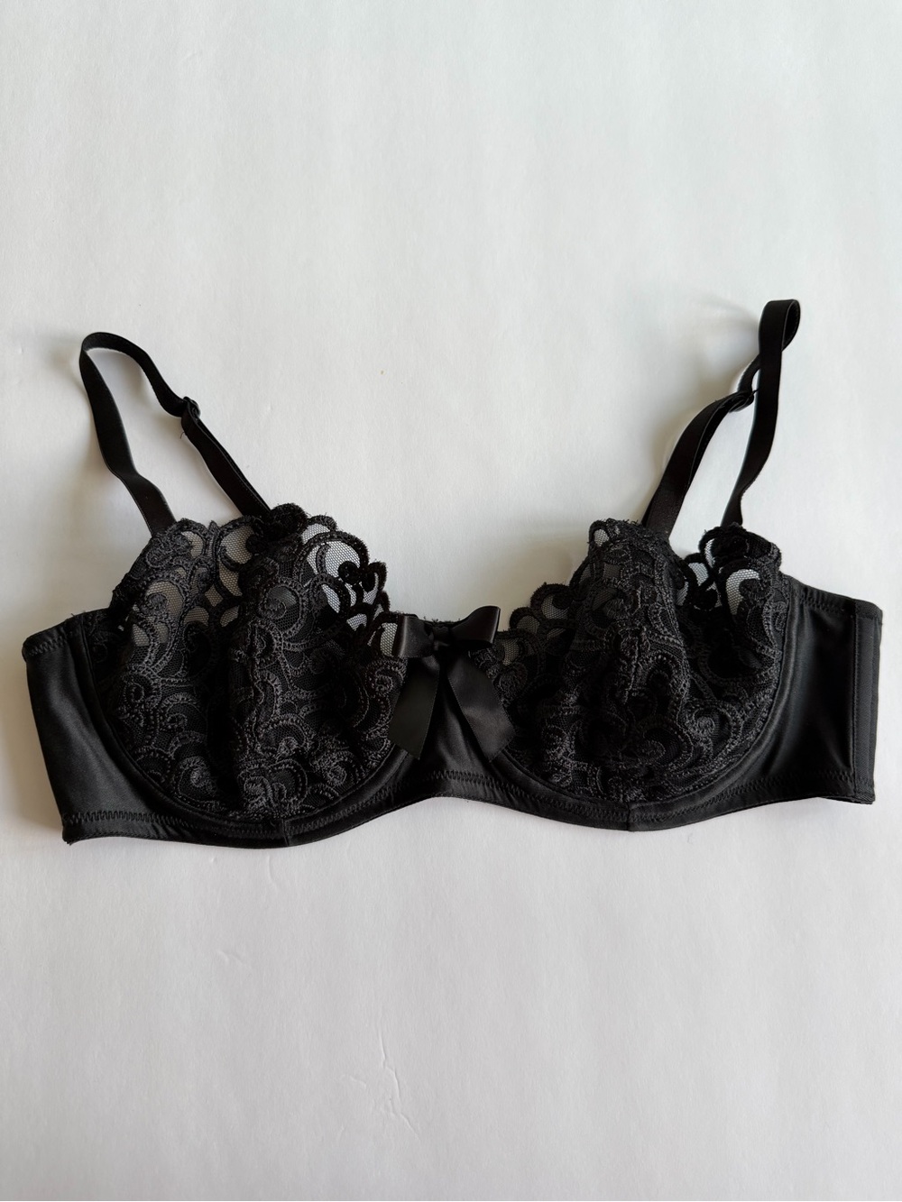 Vintage Victoria's Secret y2k Black Lace statement bra with bow